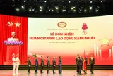 NHNN đón nhận Huân chương lao động hạng Nhất