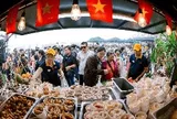 Tin vui: Chỉ 3 ngày nữa, toàn bộ người dân Việt Nam được mua sắm tại địa điểm này mà không cần dùng đến tiền