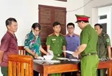 Khởi tố nguyên bí thư và trưởng thôn bán đất trái thẩm quyền