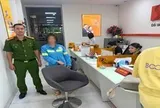 Đã chuyển khoản 60 triệu đồng cho lừa đảo, người phụ nữ ở Hà Nội vẫn rút 3 sổ tiết kiệm để chuyển thêm