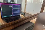Chiếc MacBook cũ tự soi gương, dùng AI để sửa driver đồ họa cho chính mình