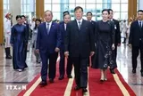 Ngày 14/9, một chuyến bay đặc biệt đáp xuống sân bay Nội Bài, do đích thân nhà vua cầm lái