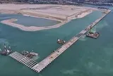 Phát hiện hàng rào bê tông cao 28m chạy dài 8,6km dưới biển, làm lung lay vị trí số 1 thế giới của Trung Quốc, dự án 40 tỷ USD gây choáng