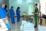4 người trong một gia đình cùng bị khởi tố, công an thu giữ gần 9000 gói thuốc lá nhập lậu