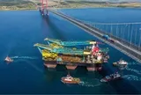 Phát hiện khối sắt khổng lồ cao 135m di chuyển cùng đoàn hộ tống, bất ngờ hạ xuống còn 57m để thực hiện nhiệm vụ đặc biệt
