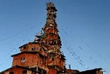 Chỉ trong vài giờ, toà nhà 10 tầng bị phá bỏ chỉ còn 1 tầng