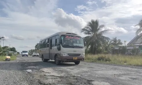 Quốc lộ 1 qua Cà Mau hư hỏng, nhiều ổ gà