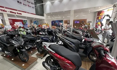 Qua thời hoàng kim, đại lý xe máy chật vật rao bán từng chiếc