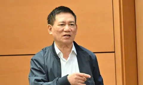 Phó Thủ tướng Hồ Đức Phớc lý giải việc mua bảo hiểm 'đóng tiền vào thì dễ, rút ra rất khó'