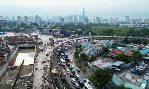 Ngổn ngang ở công trường nút giao hơn 3.400 tỷ chậm tiến độ tại TPHCM