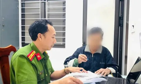 Giải cứu người đàn ông 67 tuổi bị 'bắt cóc online'