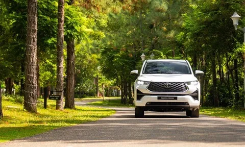 Toyota Innova Cross 2025 có thêm lựa chọn, rẻ hơn bản xăng đang bán 100 triệu đồng
