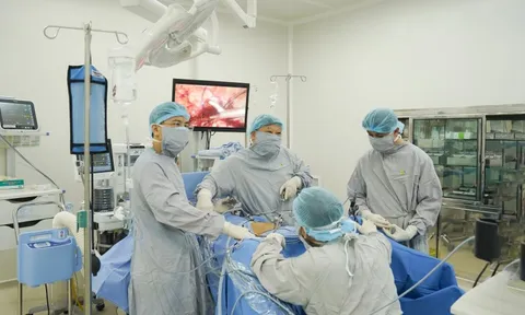 Cần nâng tử cung: Sáng chế độc quyền trong mổ khuyết sẹo lấy thai ở Việt Nam