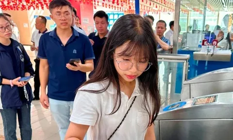 Tàu điện Cát Linh – Hà Đông chính thức soát vé tự động, không dùng tiền mặt