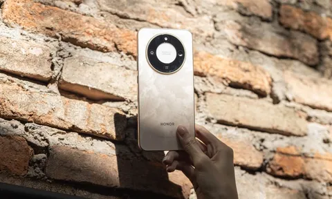 Vừa ra mắt ở Việt Nam smartphone siêu 'nồi đồng cối đá': Rơi ở độ cao 2,5m không vỡ, pin trâu nhất thị trường