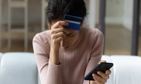 Phát hiện loạt giao dịch chuyền khoản hơn 10 triệu đồng tới người lạ nhưng người dân không dám báo công an