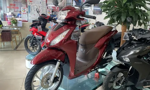 Xe máy điện lên ngôi - xe máy xăng hết thời 'làm giá': Người tiêu dùng hưởng lợi kép