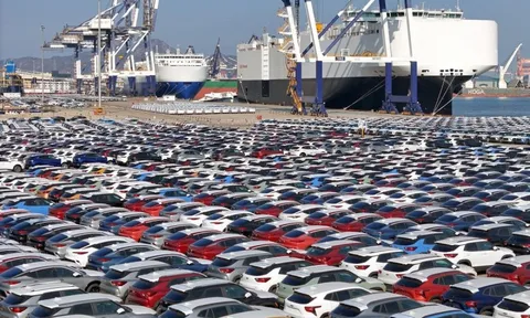 Xe điện chiếm lĩnh thị trường nội địa, xe xăng Trung Quốc tràn ra nước ngoài