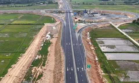 Cận cảnh đường cao tốc Quảng Ngãi – Hoài Nhơn dài 88 km trước giờ G