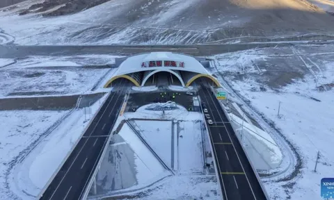 Trung Quốc thông xe hầm đường bộ cao tốc dài nhất thế giới
