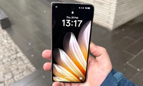 "Là chuyên gia review, với tôi, đây mới là điện thoại số 1 của năm 2025 chứ không phải Apple hay Samsung"