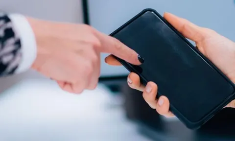 Cho người khác mượn điện thoại: Quên gì thì quên, cấm được quên thao tác 5 giây này nếu không muốn lộ hết bí mật