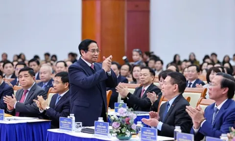 Thủ tướng: Mục tiêu tăng trưởng 2 con số năm 2026 là ‘ngọn núi cao’ cần chinh phục