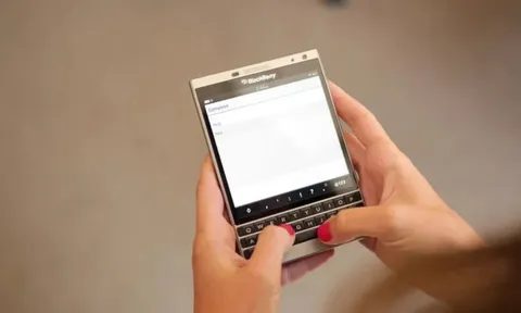 Khai tử suốt bao năm, sao dân tình vẫn cứ "ngày đêm phát cuồng" với BlackBerry – Người Việt không ngoại lệ?