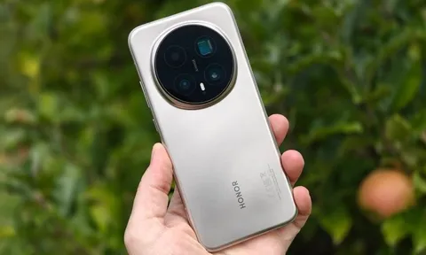 Rẻ hơn iPhone 17 Pro Max cả chục triệu, điện thoại này "không mua là tiếc": Pin 7.100 mAh, dùng được 7 năm