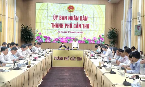Ngành y tế Cần Thơ trước 'bài toán lớn' về nhân lực, tài chính và chất lượng phục vụ