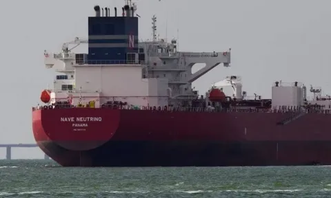Không phải Nga hay Venezuela, hơn 170 triệu thùng dầu của một quốc gia châu Á đang lênh đênh trên biển, chuyện gì đang xảy ra?