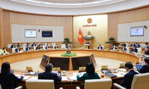 Chính phủ chỉ đạo triển khai các kết luận của Bộ Chính trị về cải cách tiền lương, phụ cấp