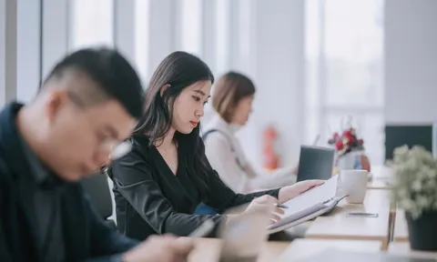 Thị trường lao động Việt Nam trước bước ngoặt 2026: Người lao động thận trọng, ưu tiên “chữa lành” thay vì thu nhập và năng lực gốc trở thành bộ lọc nhân tài giữa “cơn bão” AI