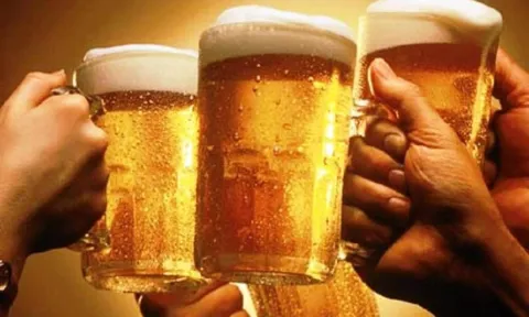 Người Việt Nam vào top quốc gia uống bia nhiều nhất thế giới