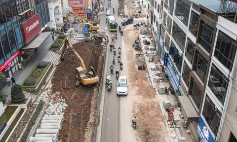 Đường gần 1km ở Hà Nội thi công ì ạch, hộ kinh doanh lo mất Tết