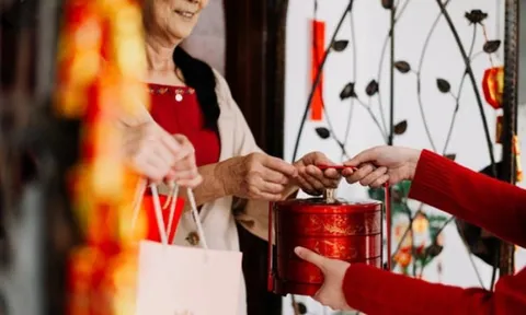 Chọn tuổi xông nhà Tết Bính Ngọ: Tuổi nào tam hợp, nhị hợp và nên ưu tiên gì?