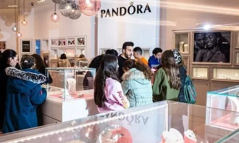 Hãng trang sức xây nhà máy tại Việt Nam phải chuyển sang dùng bạch kim vì giá bạc tăng phi mã