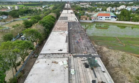 Diện mạo tuyến đường 13.900 tỷ đồng nối cao tốc ở TP.HCM sau 1 năm thi công