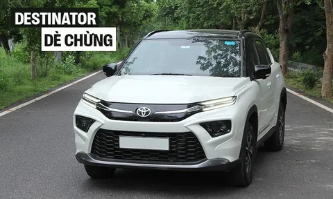 Toyota Urban Cruiser Hyryder lộ bản 7 chỗ mới: Dài hơn, cụm đèn tinh chỉnh lại, có thể cạnh tranh Destinator