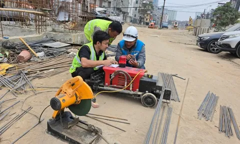 Hà Nội: Công nhân làm việc xuyên Tết trên công trường Vành đai 1