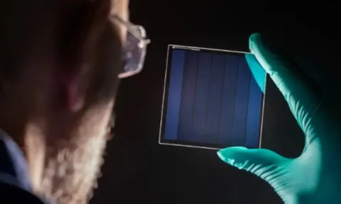 Microsoft phát minh tấm kính kỳ diệu giải bài toán "10 thiên niên kỷ": Cú nhảy vọt chưa từng có của nhân loại