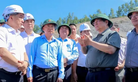 Thủ tướng thị sát dự án cao tốc Quảng Ngãi - Hoài Nhơn hơn 20.000 tỷ