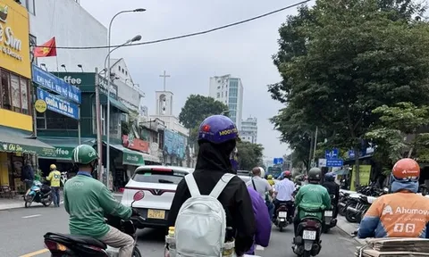 Thêm hãng gọi xe công nghệ hỗ trợ tiền xăng cho tài xế, khuyến khích chuyển đổi xe điện