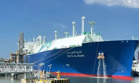 Tàu chở 63.000 tấn LNG rời 'chảo lửa' Trung Đông về tới TPHCM