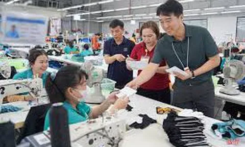 Một doanh nghiệp hỗ trợ đặc biệt cho công nhân khi giá xăng tăng