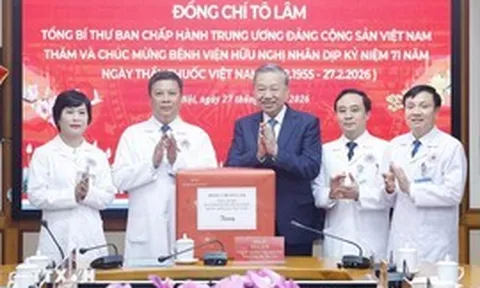 Tổng Bí thư: Mỗi thầy thuốc phải là điểm tựa của người bệnh trong những thời khắc khó khăn nhất
