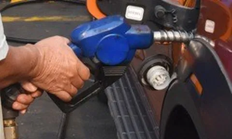 Có thông tin gom xăng dầu bán trái phép qua biên giới, Bộ Công Thương hỏa tốc kiểm tra