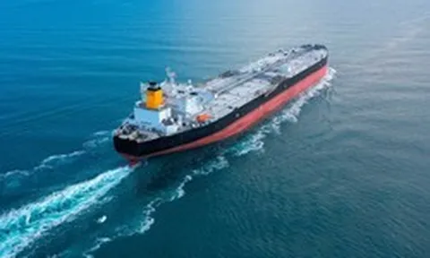 Giữa lúc cả thế giới lên 'cơn khát', hơn 1,2 triệu thùng dầu vẫn đang mắc kẹt tại láng giềng Việt Nam, chuyện gì đang xảy ra?