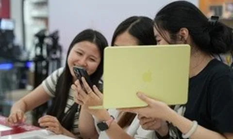 Apple lần đầu tung máy giá rẻ không ngờ, gây "sốt" tại Việt Nam, laptop phổ thông "nín thở"!