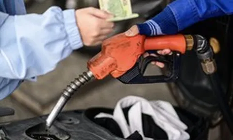 Từ ngày mai, hàng triệu người dân Việt Nam sẽ chứng kiến một tin vui lớn về xăng dầu
